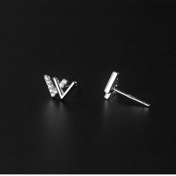 Letter W S925 Silver Studs Earrings w/Tiny CZ- ECZ013 silver - Picture 11 of 13
